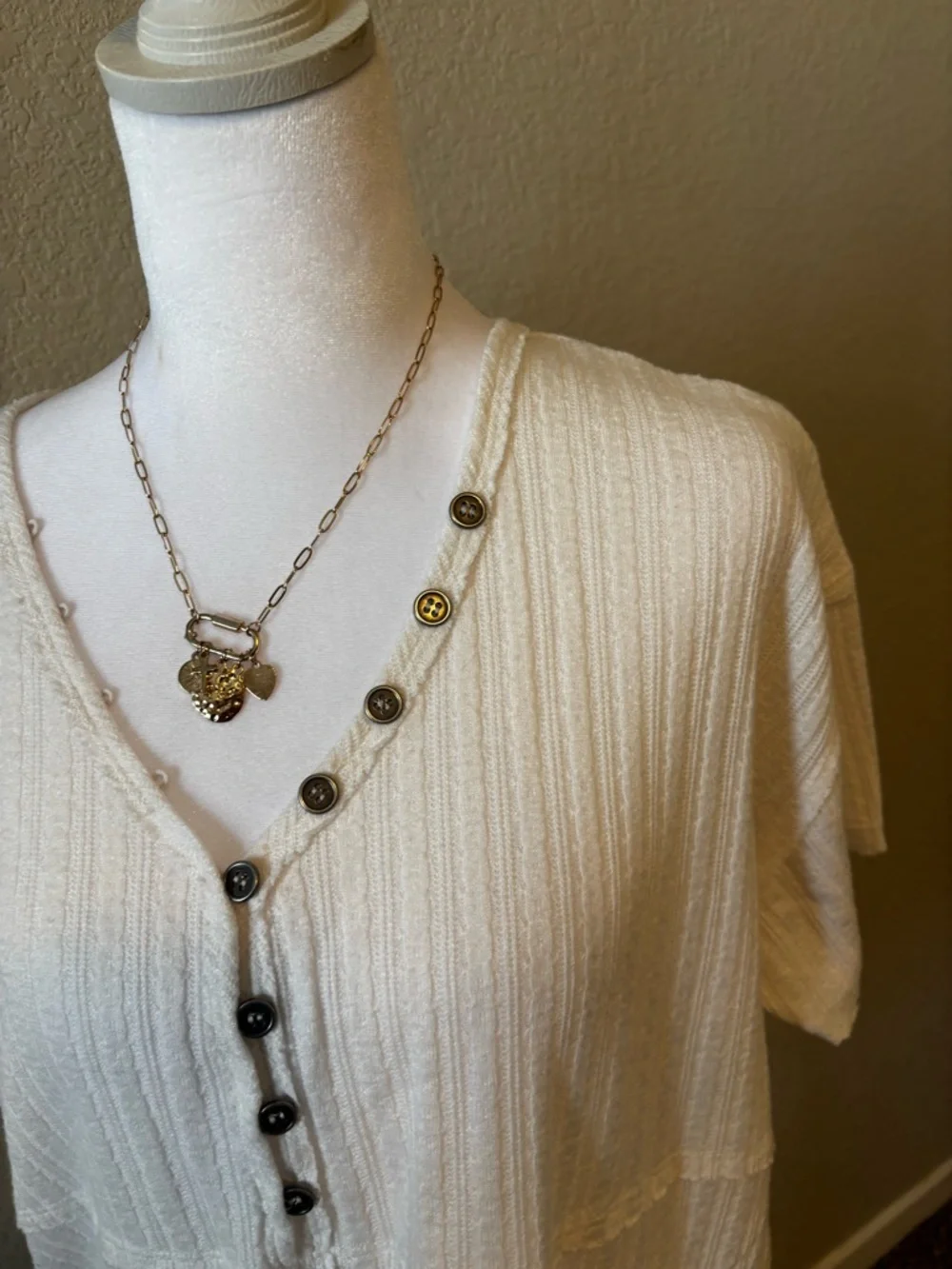 BKE Cream Ribbed V-Neck Short Sleeve Top with Asymmetric Button Trim - Picture 2 of 4